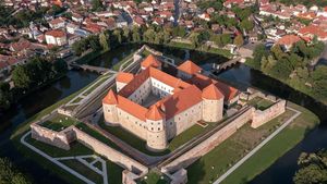 Catarg de 30 de metri în „Parcul României” din Făgăraş / Investiție de aproape 6 milioane de lei care marchează locul unde e centrul țării