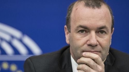 Merkel și-a ales favoritul pentru Comisia Europeană: Manfred Weber, un conservator dur, îngăduitor cu derapajele anti-democratice ale lui Viktor Orban