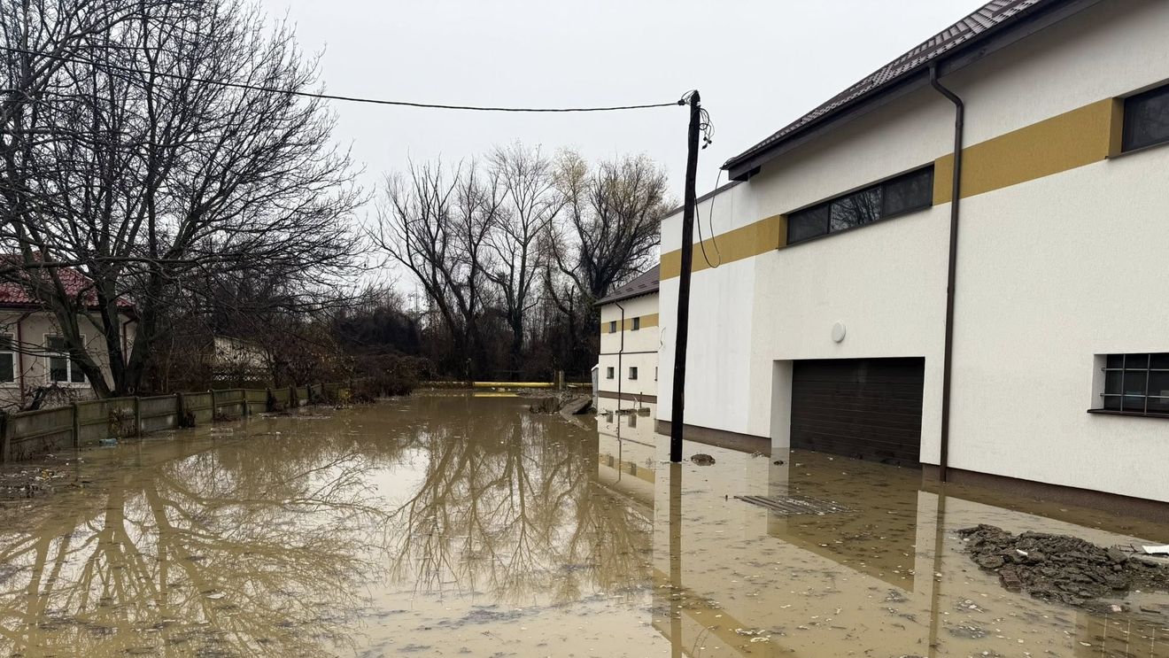 Cod galben de inundații pe râuri din cinci judeţe până duminică la prânz