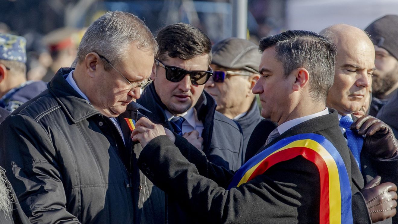 Surpriză în PNL: primarul de Iași Mihai Chirica și-a depus candidatura pentru Senat și Camera Deputaților. El susține că vrea să tragă în sus lista PNL, dar va rămâne primar / Suspiciuni că vrea să își tergiverseze dosarele penale după metoda Dan Voiculescu
