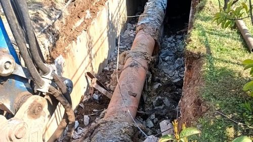 Aproape 200 de imobile din Capitală, fără apă caldă şi căldură în urma lucrărilor de reabilitare pe conductele reţelei termice / Cea mai veche conductă la care se va interveni are 56 de ani de funcționare