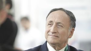 Tudor Pendiuc, fostul primar al Piteștiului, condamnat definitiv la 4 ani de închisoare. Prima sentință era de 8 ani cu executare / Fiica sa, condamnată în prima instanță la 5 ani, a fost achitată 