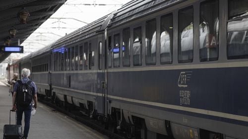 Ambasadorul Indiei a mers cu trenul la Braşov, de la București / A întârziat două ore şi jumătate / ”Îmi doresc ca acesta să fie începutul unei noi ere pentru comerţul dintre cele două ţări”