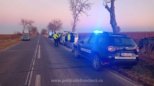 Șapte cetăţeni străini care au trecut ilegal frontiera dinspre Bulgaria, depistați cu o ajutorul unei drone, de Poliţia de Frontieră Ostrov