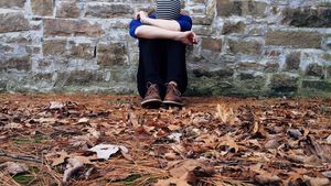 STUDIU Traumele din copilărie influențează percepția stresului la adulți și starea sănătății mintale