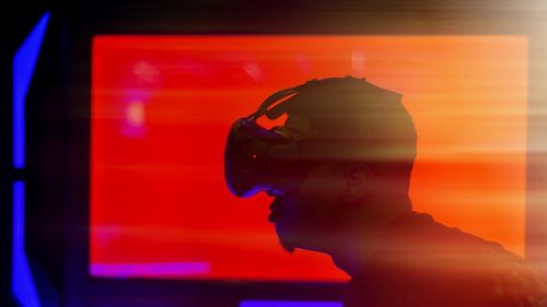 Fondatorul companiei Oculus a realizat o cască VR care ucide utilizatorul dacă moare în joc / ”Numai amenințarea unor consecințe grave poate face ca un joc să se simtă real”