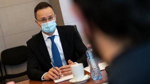 Péter Szijjártó: Avem o veste bună, până în 2024 se va construi autostrada care leagă Mátészalka de Satu Mare / În acest an se împlinesc 100 de ani de la relațiile maghiaro-române. Ar fi timpul să deschidem un nou capitol