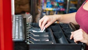Noi concedieri colective în Arad: se închide un centru comercial / Rata şomajului în judeţ a ajuns la cel mai mare nivel din ultimii opt ani: 1,91%