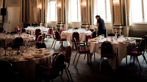 Anchetă la Paris, după descoperirea unor cine de lux clandestine, unde nu se purtau măști de protecție/ Este vehiculată și prezența unor miniștri