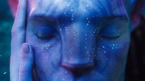Primele imagini din noul „Avatar", dezvăluite la CinemaCon 2025 / „Oameni de cenușă” asemănători cu Na'vi și pisici de mare albastre apar în noua producție