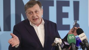 SURSE Crin Antonescu s-a întâlnit cu vicepreședintele Comisiei Federale pentru Alegeri din SUA, James E. Trainor