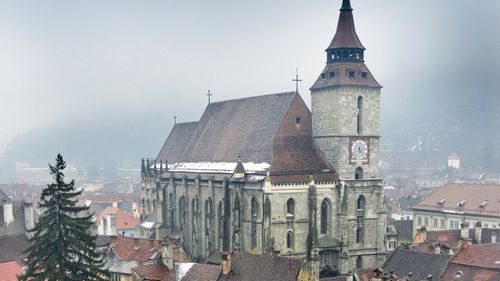 Reportaj în presa britanică: România doreşte să devină o naţiune modernă, dar atâta timp cât populaţia continuă să o părăsească nu are nicio şansă