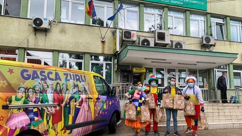 Sute de cadouri au fost împărțite copiilor bolnavi de cancer, internați  în centrele din București, Cluj, Brașov, Iași, Constanța, Timișoara și Craiova. Gașca Zurli s-a aventurat într-un adevărat maraton