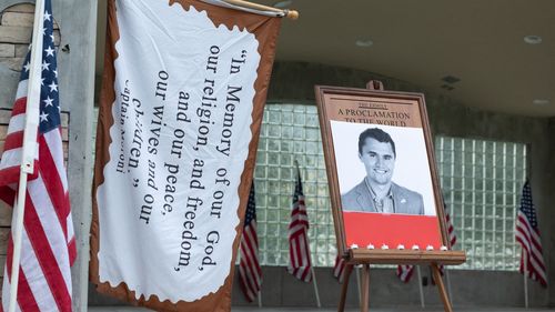 Anchetatorii au găsit arma crimei în cazul asasinării lui Charlie Kirk, iar FBI-ul are „imagini video clare” cu suspectul