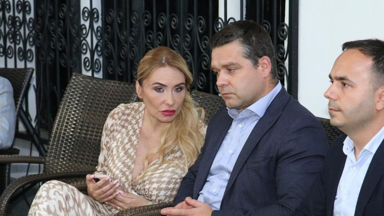 FOTO Organizația PNL Sectorul 1, despre Adriana Georgescu: nu are nicio funcție în partid și nici mandat de consilier local / În 2024, Adriana Georgescu se prezenta ca președinte al „Comisiei Transporturi PNL București” / Pe rețele sociale apare în poze cu importanți lideri PNL