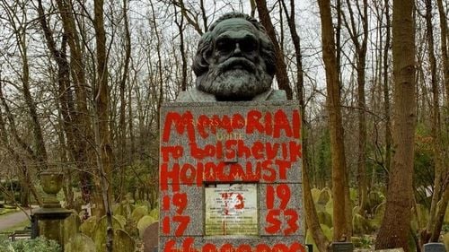 Mormântul lui Karl Marx, vandalizat cu inscripțiile ”Doctrina urii” și ”Arhitectul genocidului”