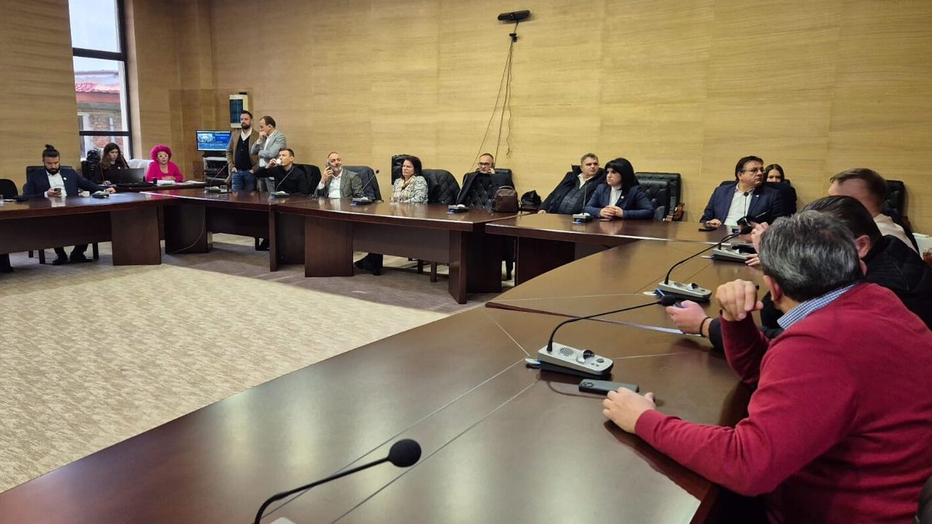 PNL și PSD au format majoritatea în Consiliul Local Alba Iulia, după săptămâni de negocieri. Și-au împărțit posturile de viceprimar