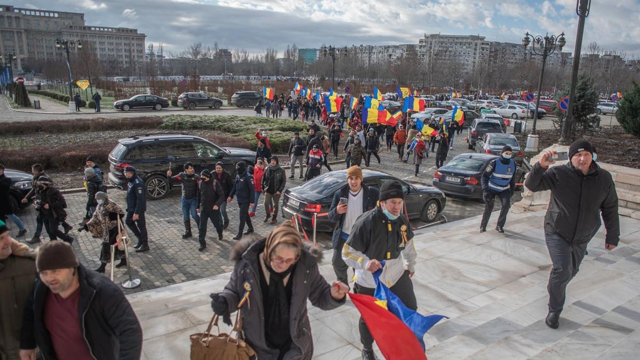 Jandarmeria Bucureşti anunţă că alte 211 persoane care au participat la protestul de la Palatul Parlamentului au fost identificate / Au fost aplicate încă 45 de sancţiuni / Verificările continuă