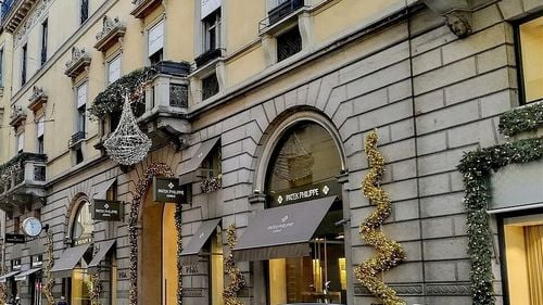 Via Montenapoleone din Milano a devenit cea mai scumpă destinație de shopping depășind Fifth Avenue din New York / Strada cu cele mai scumpe chirii per metru pătrat din lume