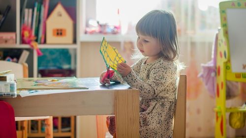 Ministrul Dezvoltării: 60 de creşe finalizate până la sfârşitul anului, cu fonduri europene / Mai sunt 137 sunt încă în execuţie, dintr-un total inițial de 241