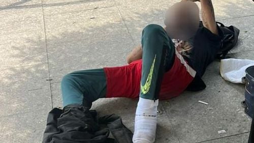 Exasperați de pasivitatea polițiștilor față de traficanții și consumatorii de droguri, locuitorii din centrul Bucureștiului au inițiat o petiție. ”Sparg uși, interfoane, au ajuns să își pună corturile”