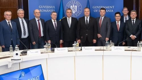 Premierul Ciucă, acuzat de plagiat, s-a întâlnit cu rectori de Universități: Pentru învăţământul românesc, adaptarea la piaţă este esenţială şi în mod cert investiţiile din zona de cercetare şi inovare sunt cele care pot aduce valoare adăugată