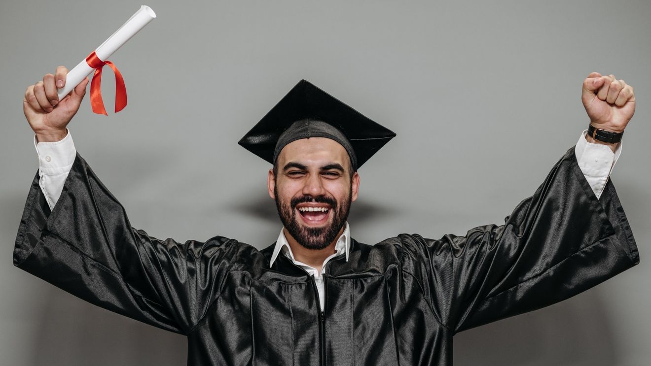 România, țara celor 101 universități și a șoferilor cu două facultăți: ”Aș fi vrut să fiu profă, dar e greu examenul”/ ”Mi-am dat seama că nu-mi place presa când deja terminasem Jurnalismul”