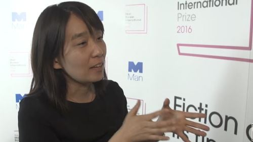 Scriitoarea sud-coreeană Han Kang, câştigătoarea Nobelului pentru literatură, şocată de criza politică din ţara sa