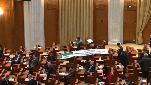 Victorie a Opoziției în Camera Deputaților: Legea privind construcția ”Autostrăzii Unirii” Iași - Târgu Mureș a fost adoptată aproape în unanimitate