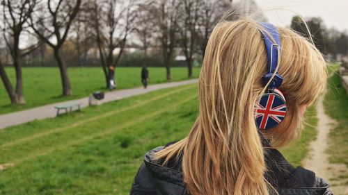 O școală din Manchester le oferă elevilor televizoare și biciclete pentru a combate chiulul