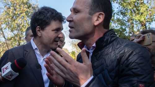 Dialog de la distanță Negoiță-Nicușor Dan: "Proiectele de fluidizare a traficului zac pe birourile dumneavoastră" / Primarul Capitalei: "Am aruncat cu blocuri de 20 de ani și acum vrem o baghetă magică care se numește tot PUZ, nu se poate"