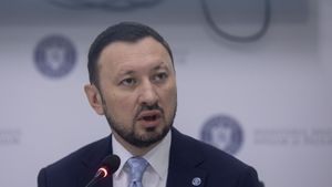 Fostul ministru al Mediului (PNL) compară primele de pensionare de la CCR cu cele de la Romsilva și cere eliminarea „peșcheșurilor” din bani publici care sfidează bunul-simț