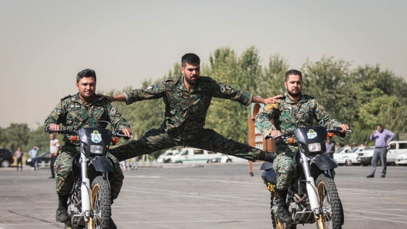 Mulahii, militarii şi lupta Iranului pentru valută