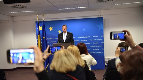Klaus Iohannis: În continuare obiectivul prioritar al României rămâne acela de a aplica integral acquis-ul Schengen, prin parcurgerea și a ultimei etape, respectiv eliminarea controalelor la frontierele terestre interne, așa cum prevede și Decizia Consiliului UE adoptată astăz