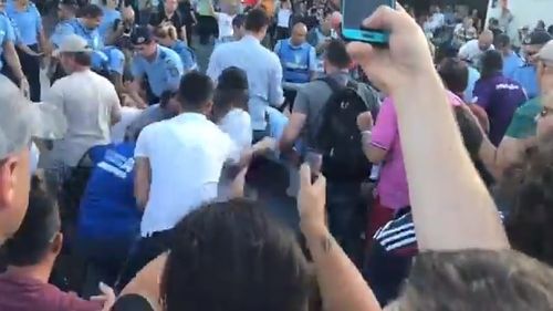 VIDEO Momentul ciocnirii între jandarmi și protestatari în Piața Victoriei