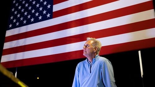 Republicanul Kevin McCarthy, ales președintele Camerei Reprezentanților din SUA după a 15-a rundă de vot. Blocajul politic, evitat prin negocieri cu aripa dură din partid