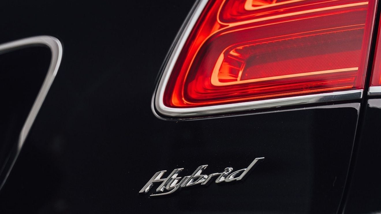 Senatorii fac licitație pentru limuzine hibrid, 30.000 de euro bucata. Le vor înainte de Crăciun