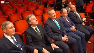 VIDEO Antony Blinken și premierul Ciucă vizitează expoziția "Noi, Poporul: 25 de ani de Parteneriat strategic", la Ateneul Român