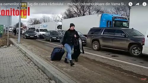 VIDEO Coadă de sute de mașini la intrarea în România, cu oameni din zona Cernăuți care fug de războiul din Ucraina