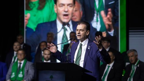 Orban: Pentru mine, intrarea în această competiţie este apogeul carierei. Trebuie scoşi din instituţii toţi sinecuriştii băgaţi pe uşa din dos de PSD şi PNL. Nu mai vreau servicii de informaţii în partide, justiţie, economie, media