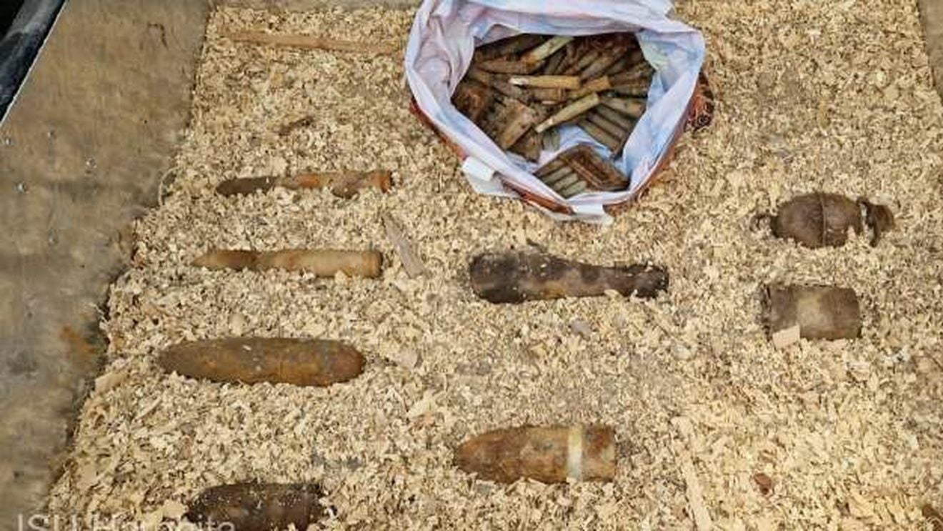 Harghita: Muniţie provenită din cele două războaie mondiale a fost descoperită de un detectorist autorizat, în zona vârfului Rugat