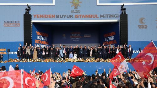 Erdogan şi-a avertizat propriul partid, AKP, că dacă nu-și îndreaptă greșelile va continua să se topească precum gheața la soare / Partidul islamist-conservator condus de Erdogan a înregistrat un amplu eșec la alegerile locale de duminică