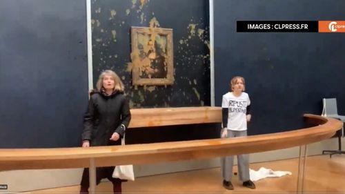 Activiste ecologiste au stropit cu supă pictura Mona Lisa, aflată la Luvru și protejată de un geam din sticlă. Activistele cer o „alimentaţie sănătoasă şi durabilă” şi denunţă un „sistem agricol bolnav”
