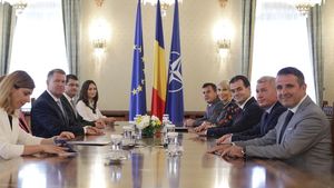 VIDEO Consultări la Palatul Cotroceni / Orban: Referendumul de revizuire ar trebui organizat odată cu prezidențialele / Barna: Inițiativa ”Fără penali” trebuie să facă parte din această revizuire a Constituției / Kelemen: Să eliminăn OUG-urile din Constituție