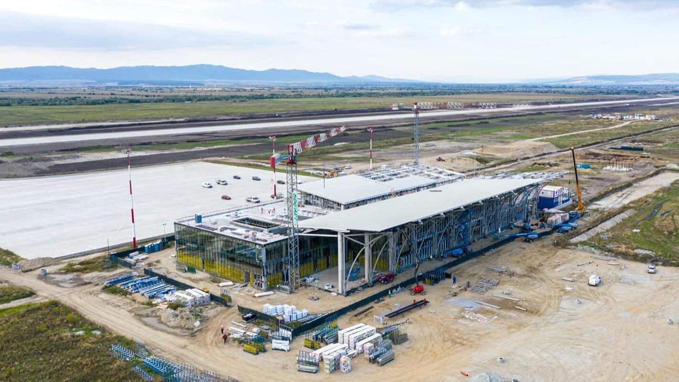 Se deschide Aeroportul Brașov-Ghimbav, primul aeroport construit în ultimii 50 de ani. Ce companii zboară și ce proiecte au CNAIR și CFR pentru infrastructura de transport din zona aeroportului