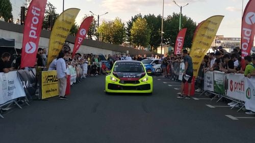 VIDEO FOTO Spectacol pe patru roți la Timișoara în singura competiție națională de raliu care are loc pe traseu urban
