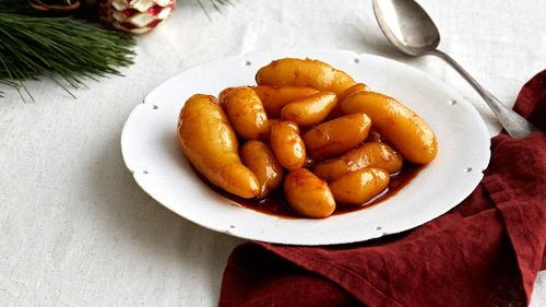 Rețetă tradițională recomandată de Ambasada Danemarcei în România, pentru masa de Crăciun: „Brunkartofler" / Cartofi caramelizați