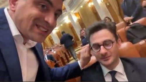 George Simion, liderul partidului extremist AUR, i-a cerut scuze în plenul Camerei deputatului USR Iulian Bulai pentru că l-a tras de urechi