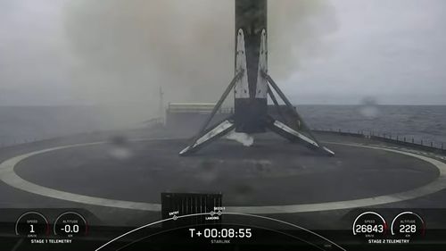 SpaceX a lansat 48 de sateliți Starlink / Racheta Falcon 9 a aterizat pe o navă pe mare