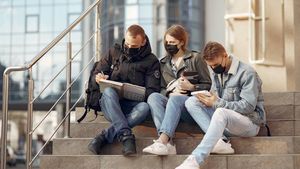 Se redeschid facultățile: numărul studenților din universitățile românești, în creștere în acest an, după intrarea în anul I a celei mai numeroase promoții de liceu din ultimii 5 ani